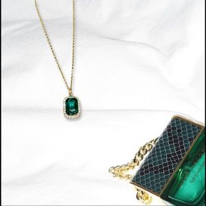 💙 Vintage green stone and gold chain necklace